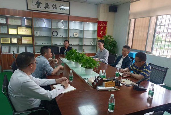 合發(fā)齒輪總經(jīng)理曹小林先生進(jìn)行接待，并做工作匯報(bào)
